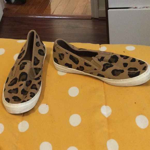 Old navy slip on animal print low top sneakers , 7. - Picture 4 of 6